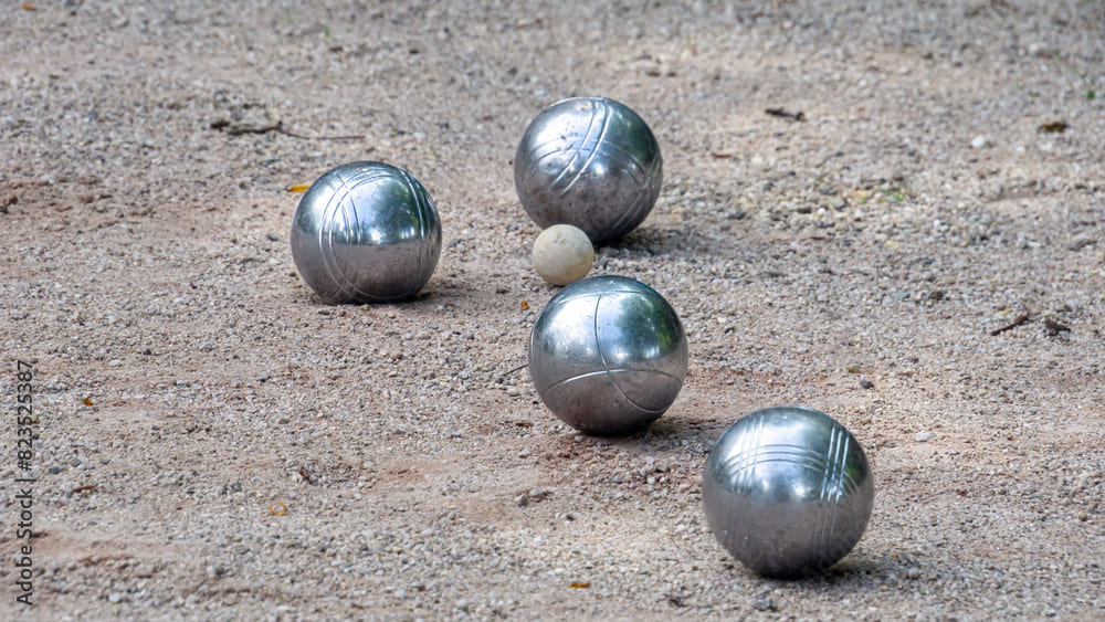 camping avec terrain de petanques a bormes les mimosas