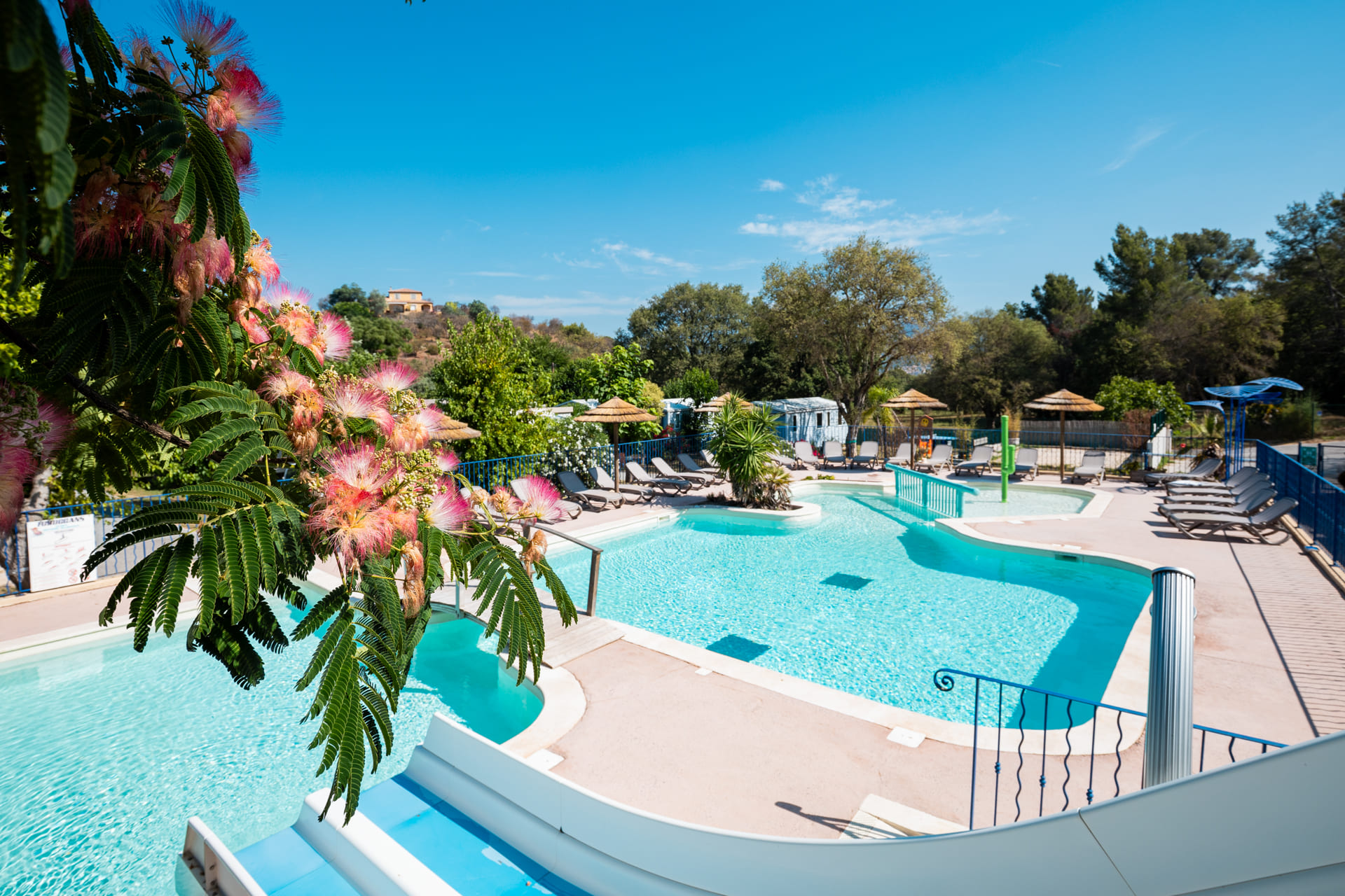 camping avec piscine a bormes les mimosas
